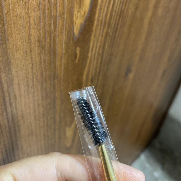 BILLION DOLLAR BRUSHES ~ CHARCOAL INFUSED BRISTLES EYEBROW BRUSH - Picture 6 of 6